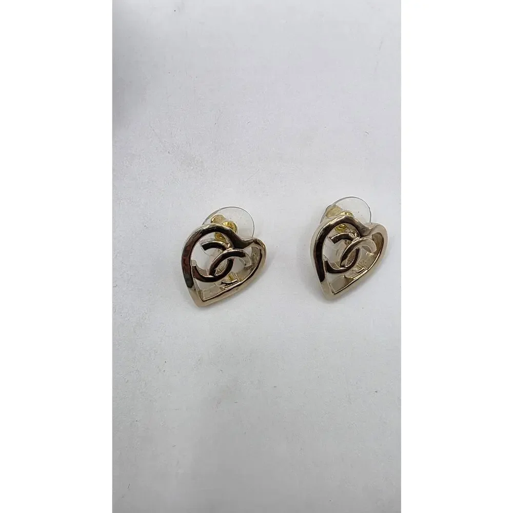 Chanel Gold-tone Interlocking CC Heart Stud Earrings NWT